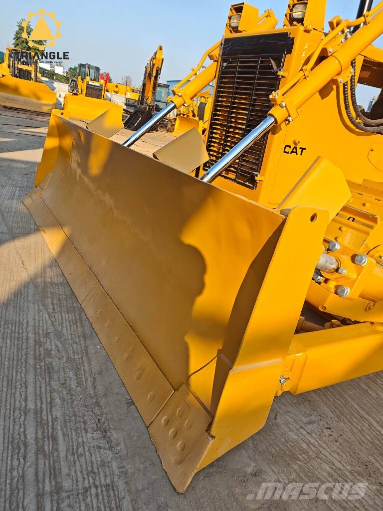 CAT D 7 G بلدوزرات مجنزرة