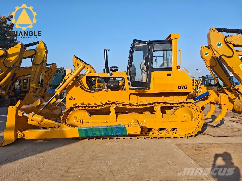 CAT D 7 G بلدوزرات مجنزرة