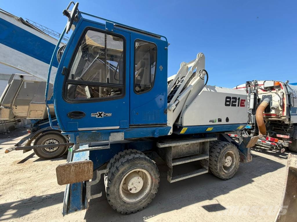 Sennebogen 821 E Bageri za manipuliranje materijalom / otpadom