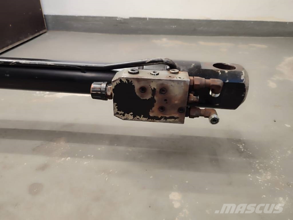 CAT TH 337 arm extension hydraulic cylinder Гідравліка