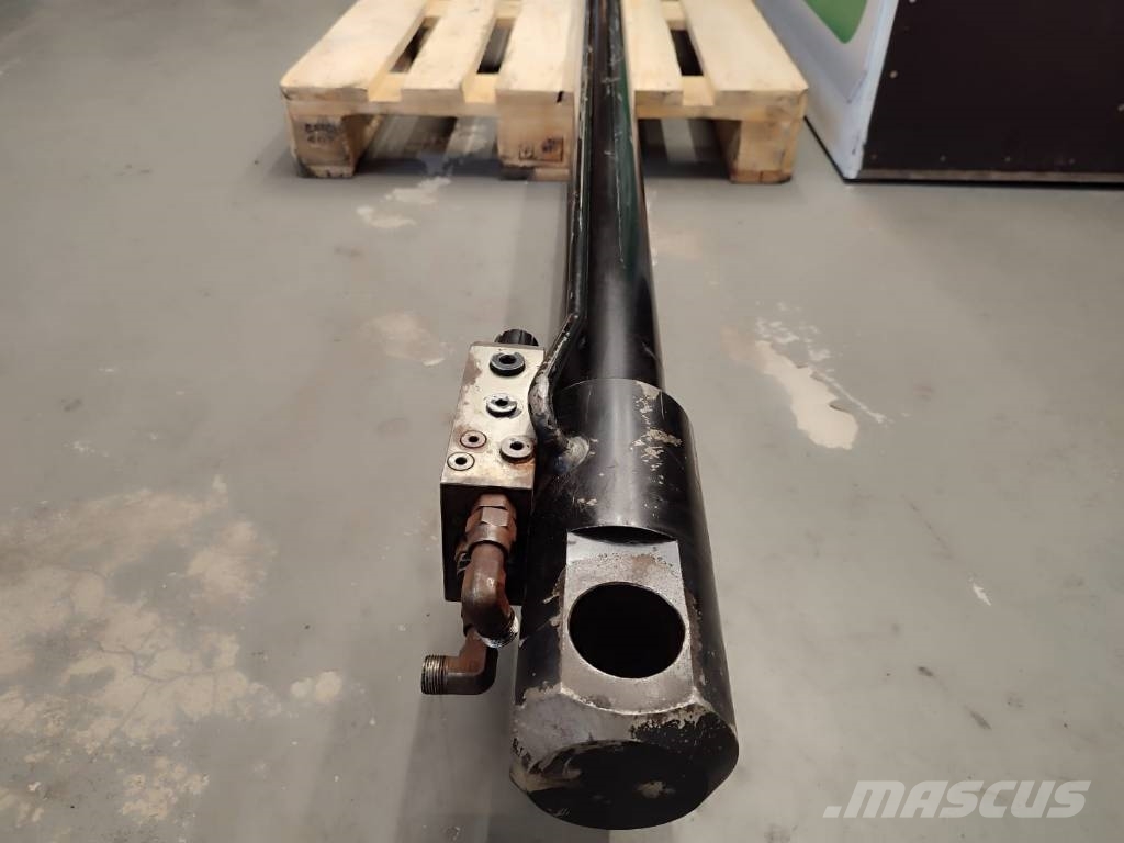 CAT TH 337 arm extension hydraulic cylinder Гідравліка