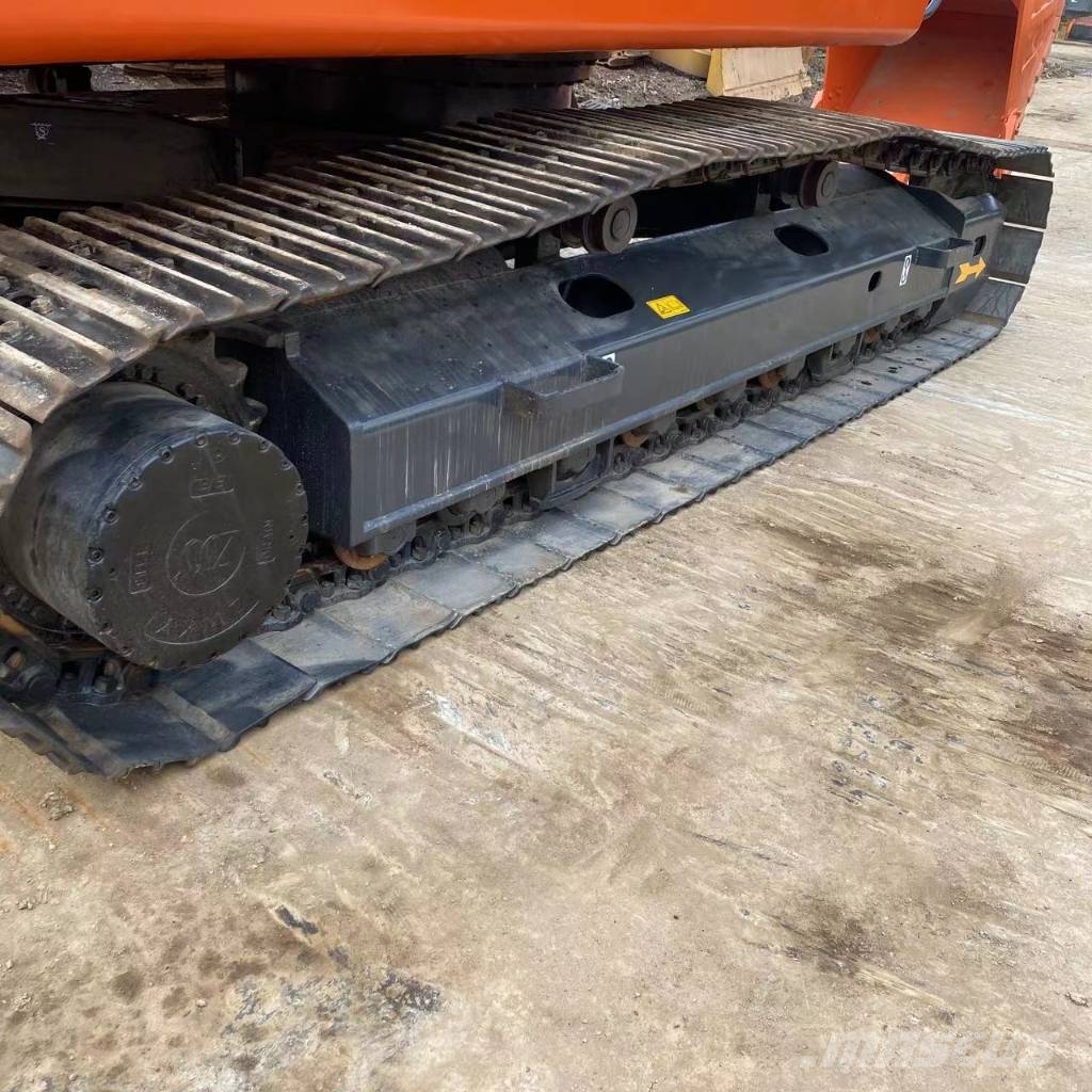 Doosan DX 225 LC Bagri goseničarji