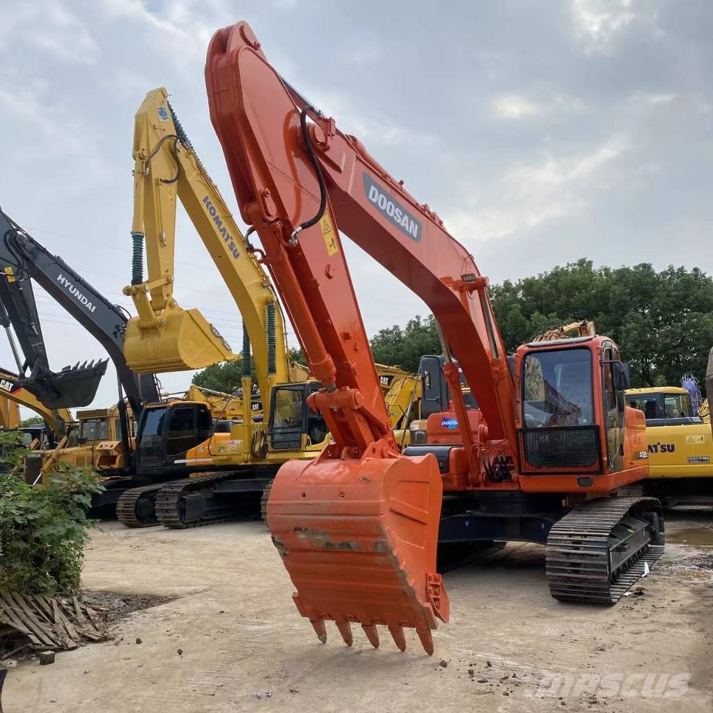 Doosan DX 225 LC Bagri goseničarji