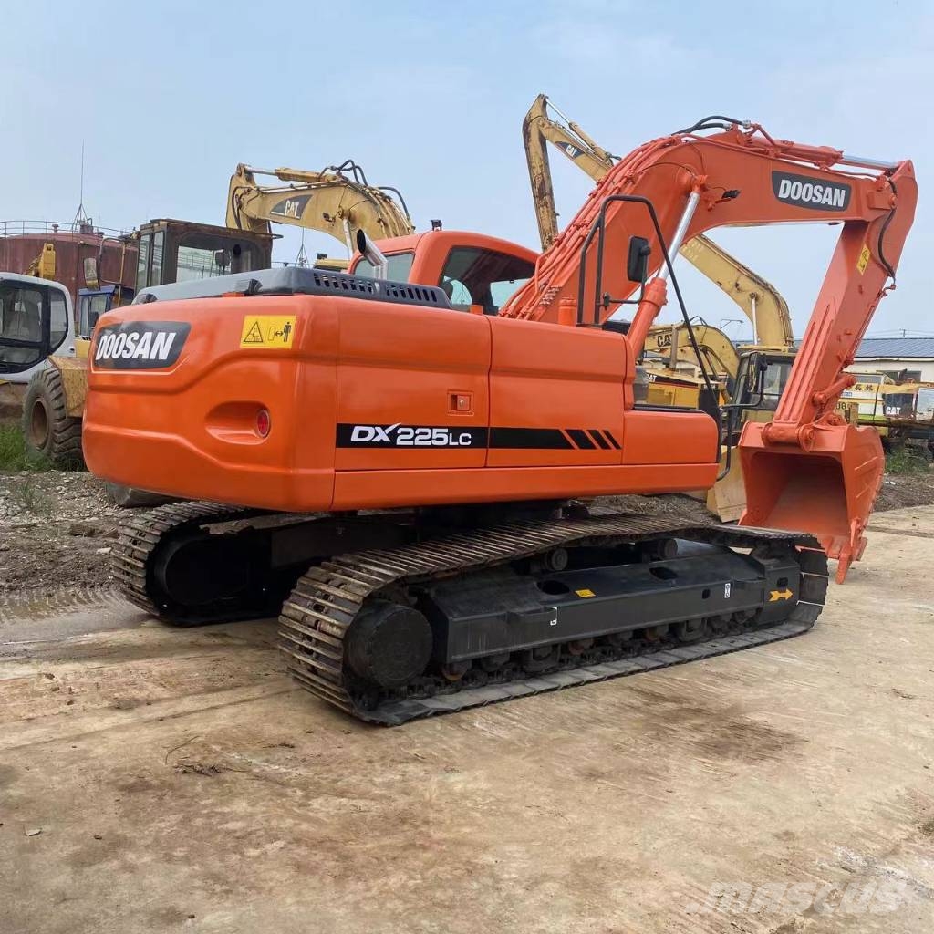 Doosan DX 225 LC Bagri goseničarji