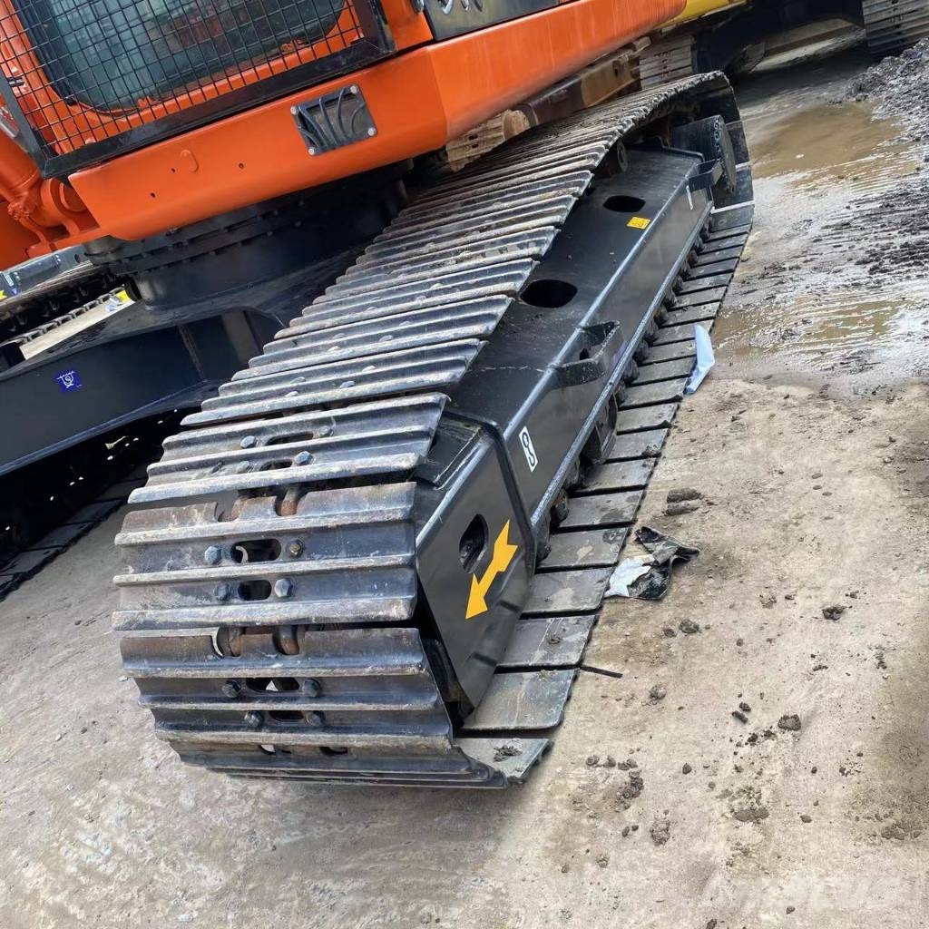 Doosan DX 225 LC Bagri goseničarji