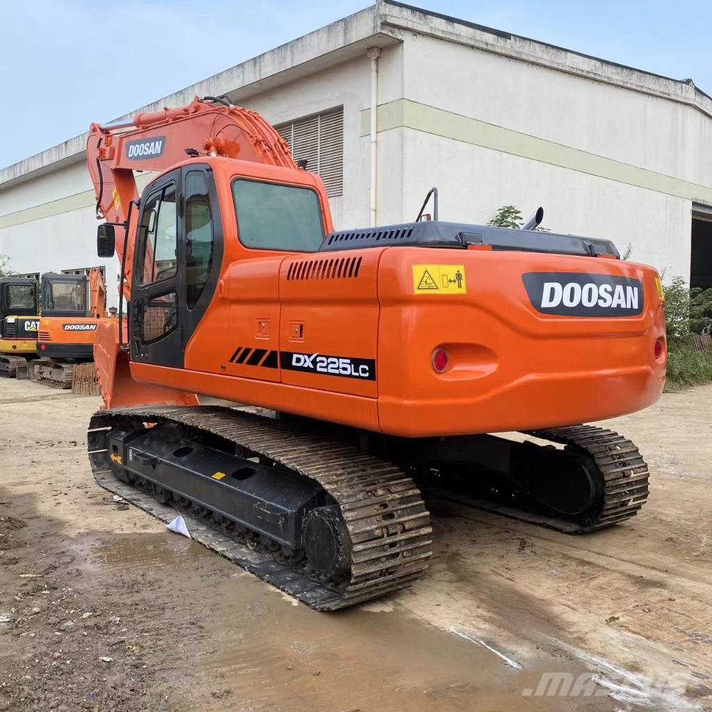 Doosan DX 225 LC Bagri goseničarji