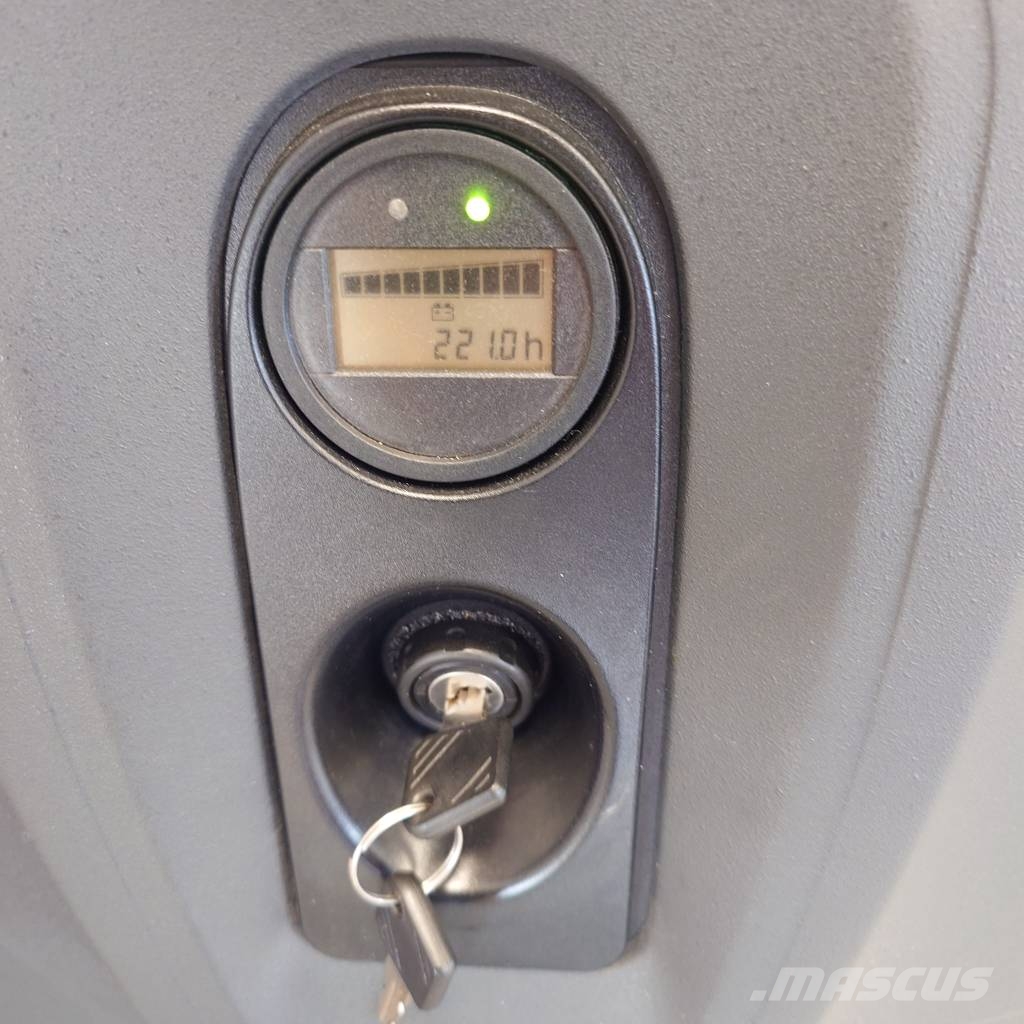 Linde L12/1172 معدات التكديس الجوالة
