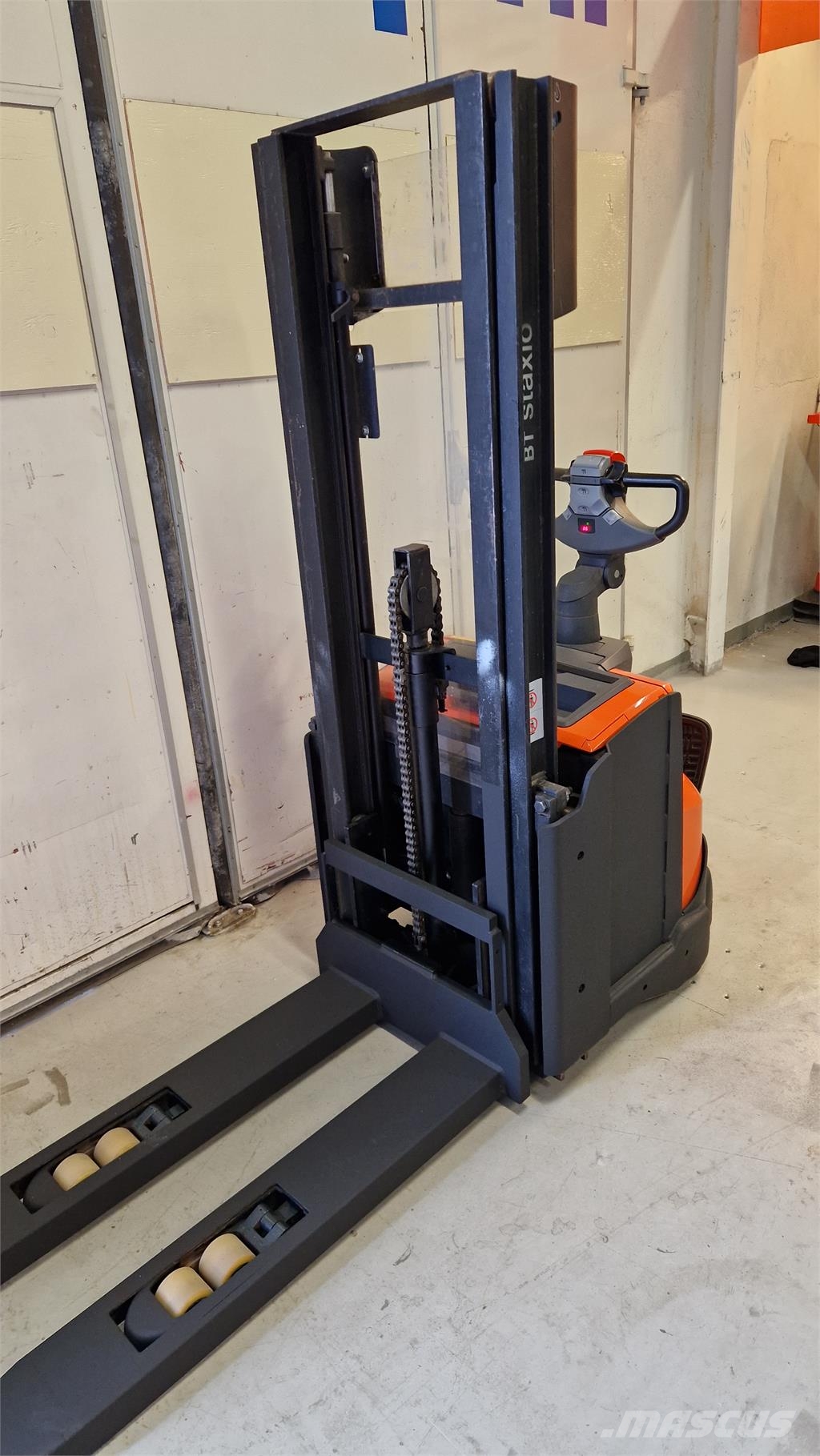 Toyota SWE140L Stand-in stackers