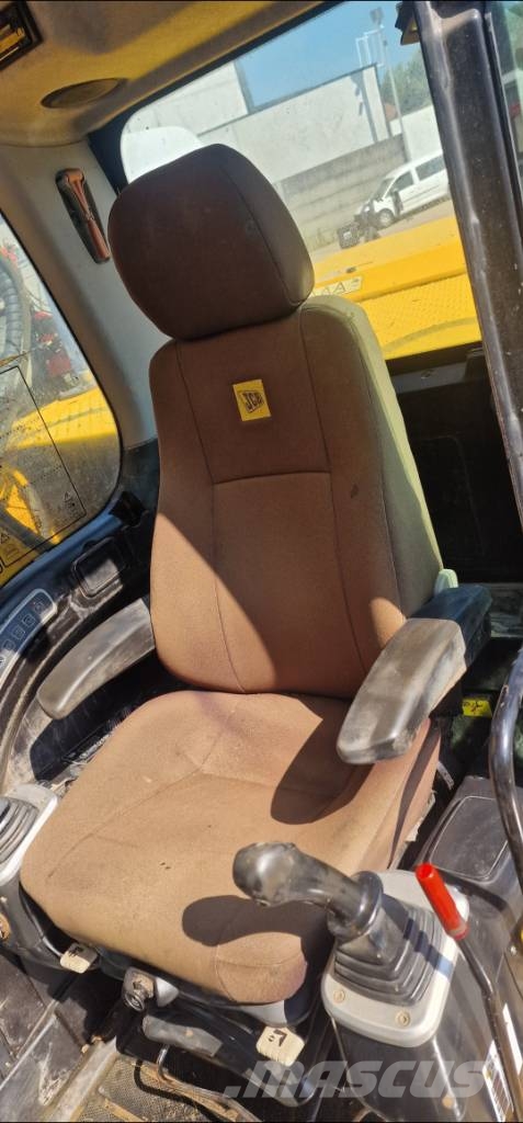 JCB JS 260 LC حفارات زحافة