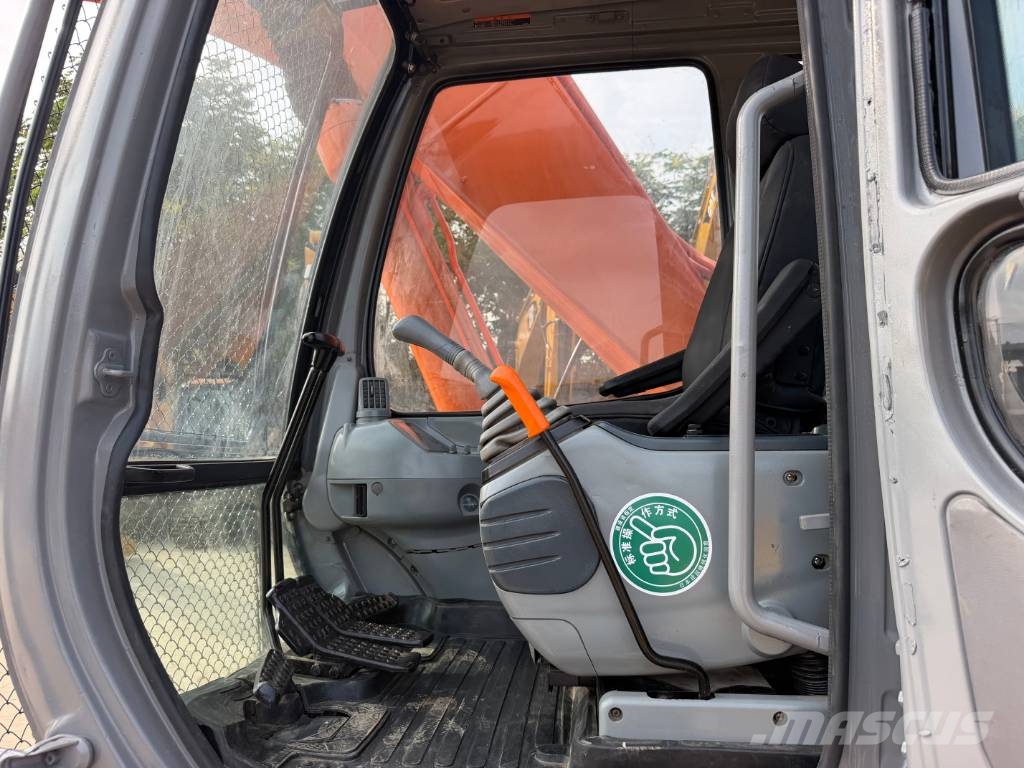 Hitachi EX200 Bagri goseničarji