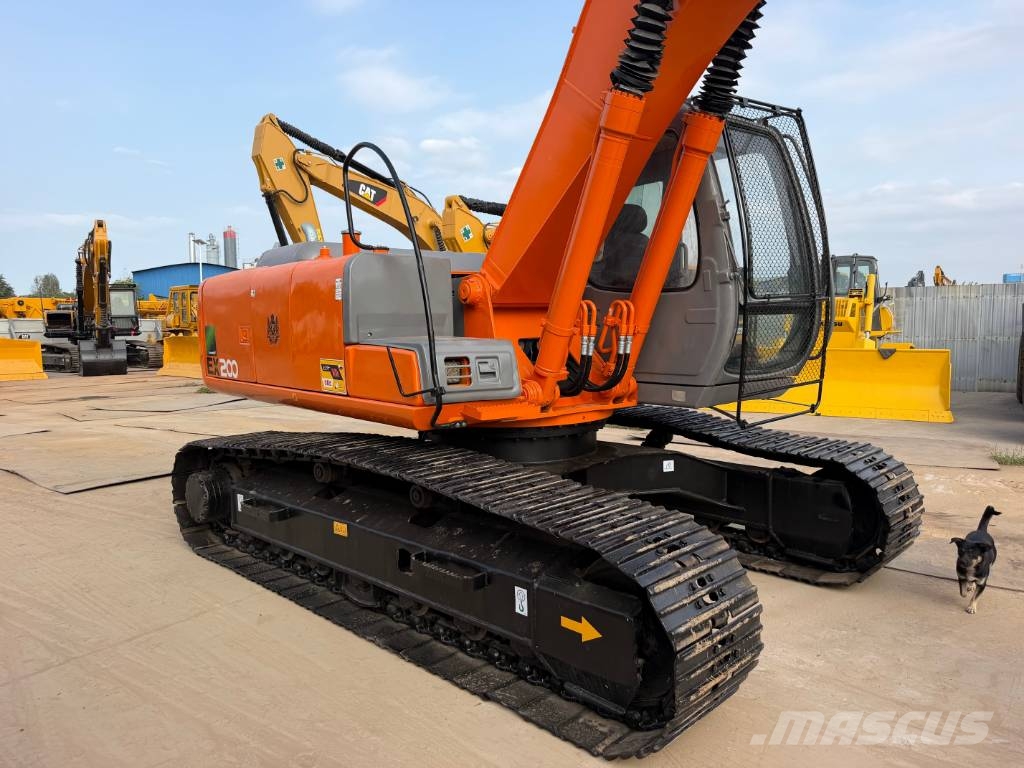 Hitachi EX200 Bagri goseničarji