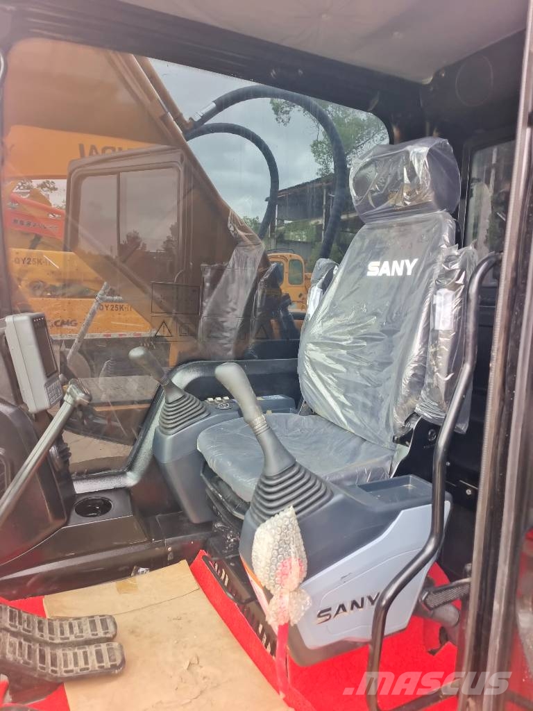 Sany 215C 3000 units excavators in stock Gravemaskiner på larvebånd