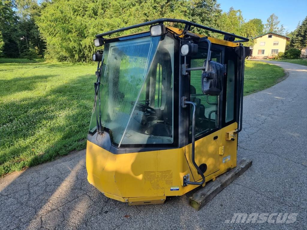 Komatsu WA 480 Kabine in notranjost