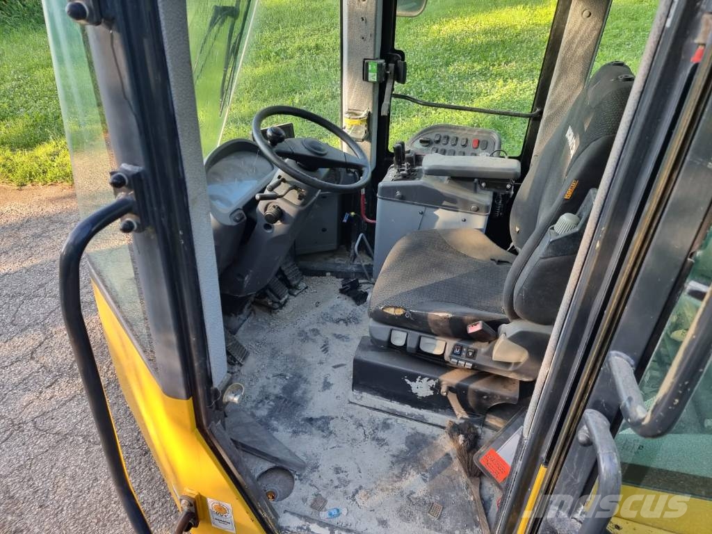 Komatsu WA 480 Kabine in notranjost