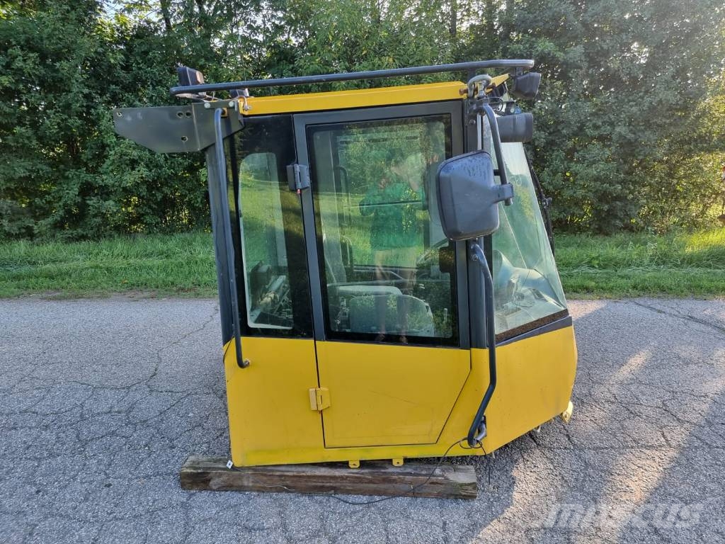 Komatsu WA 480 Kabine in notranjost