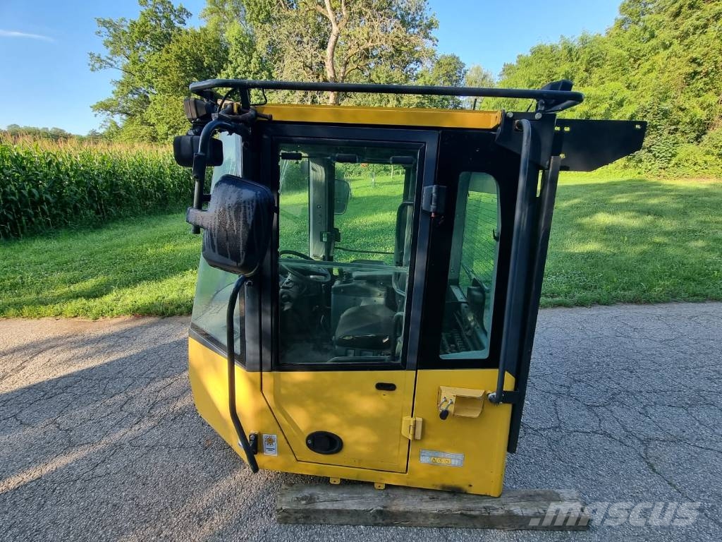 Komatsu WA 480 Kabine in notranjost