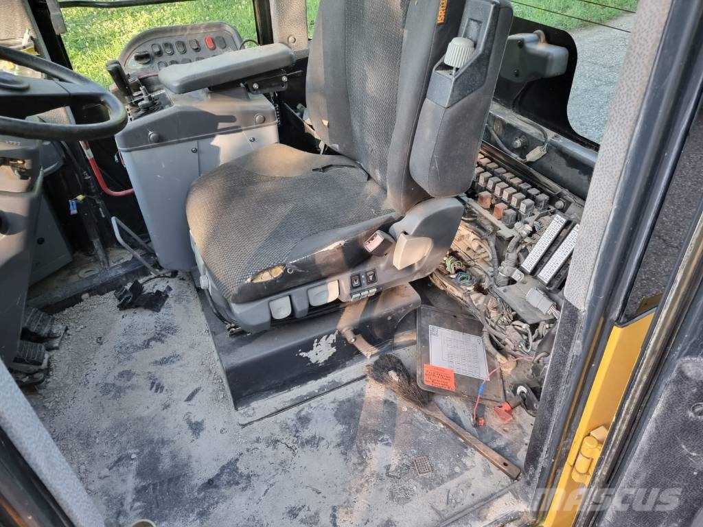 Komatsu WA 480 Kabine in notranjost