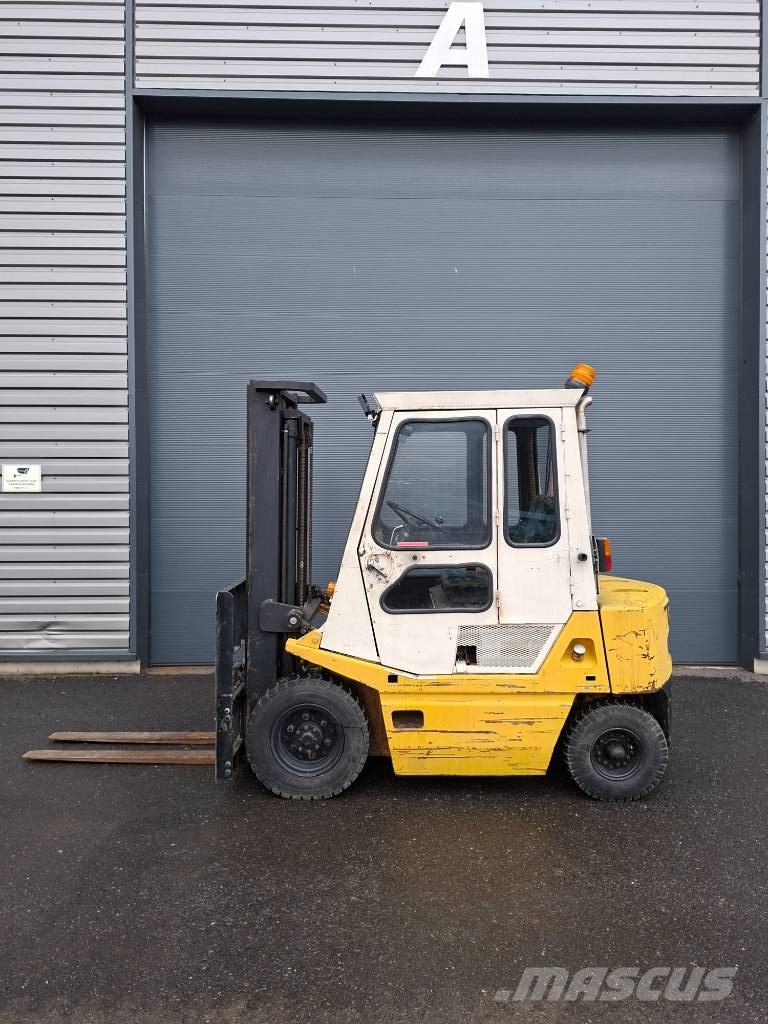 TCM FD 20 Dieseltrukki شاحنات الديزل