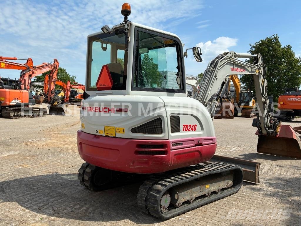 Takeuchi TB240 Міні-екскаватори < 7т