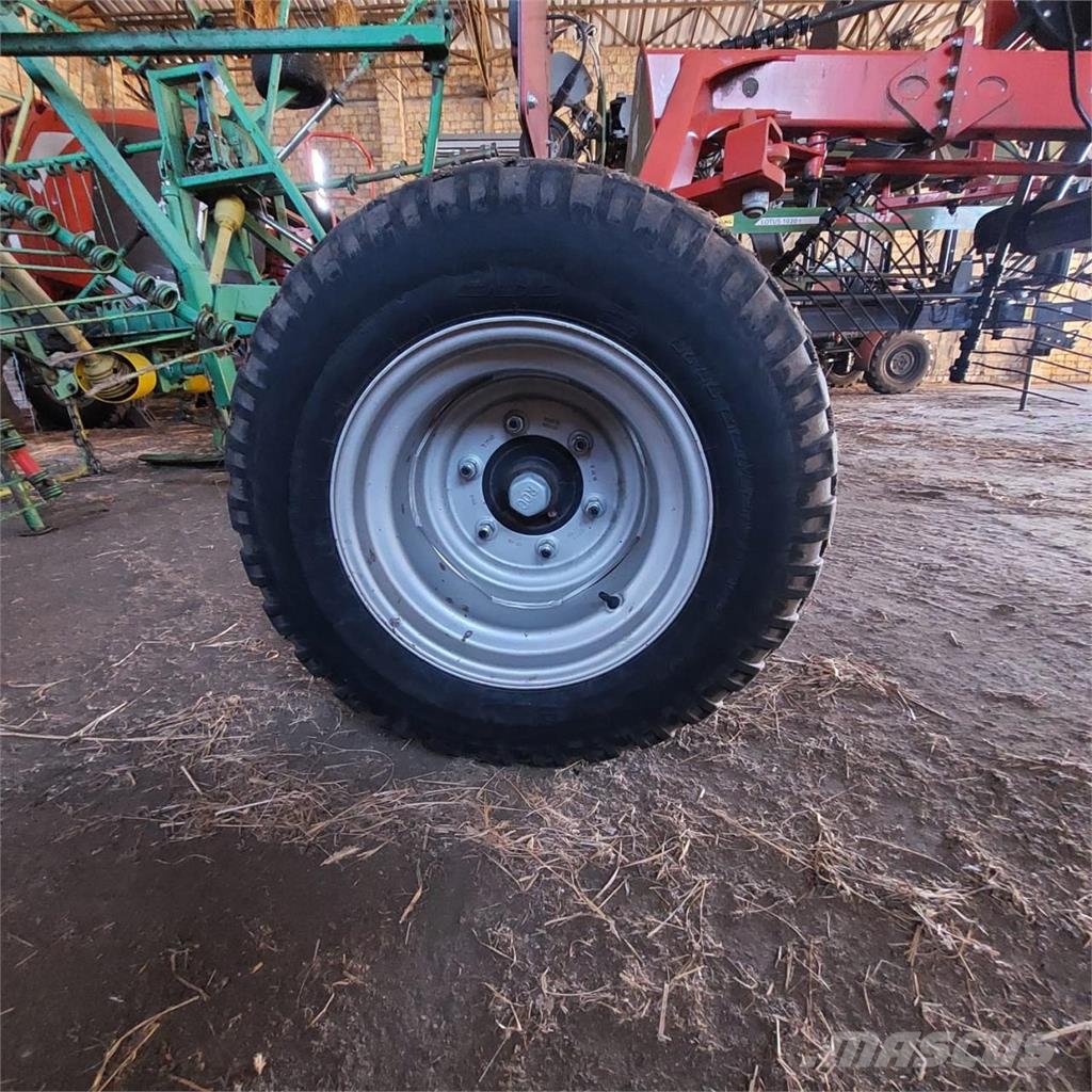 Lely Hibiscus 815 CD Vario Windrowers