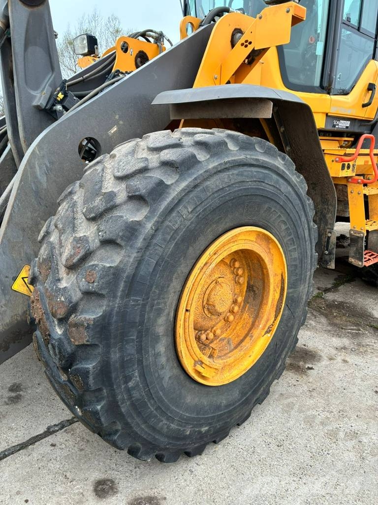 Volvo L 120 H 轮式装载机