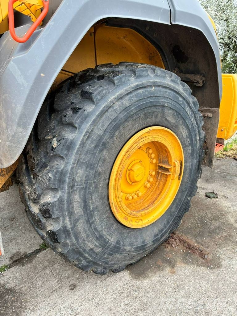 Volvo L 120 H 轮式装载机