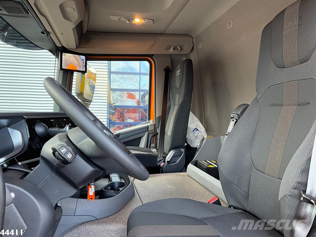 DAF FAQ XD 450 8x2 Euro 6 HMF 28 Tonmeter laadkraan Abrollkipper