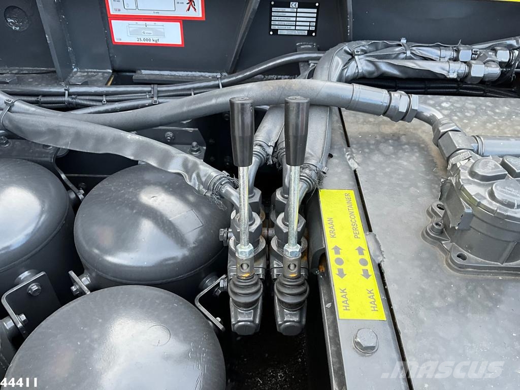 DAF FAQ XD 450 8x2 Euro 6 HMF 28 Tonmeter laadkraan Rol kiper kamioni sa kukom za podizanje tereta