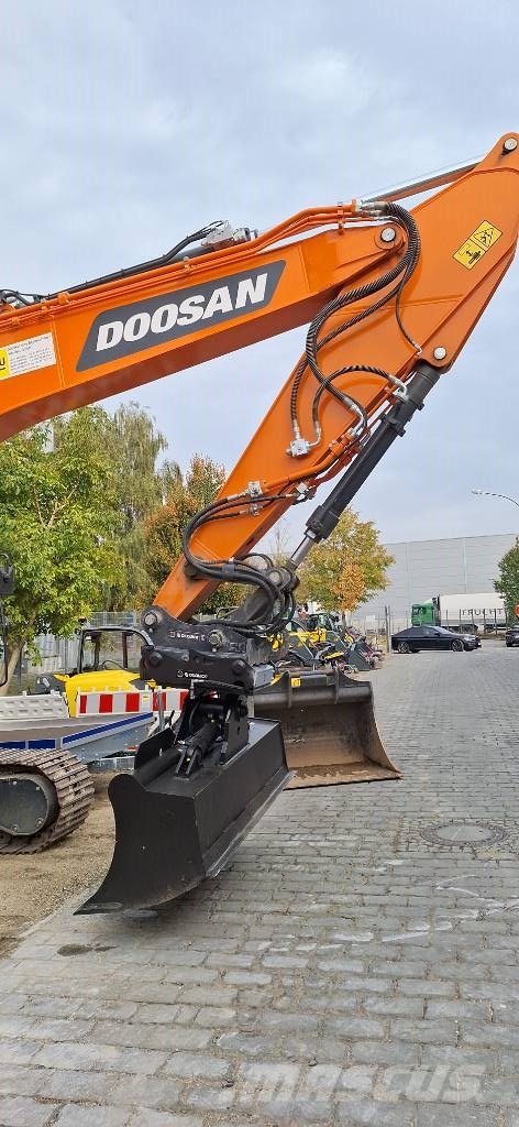 Doosan Kettenbagger DX 255 NLC-7 Kāpurķēžu ekskavatori