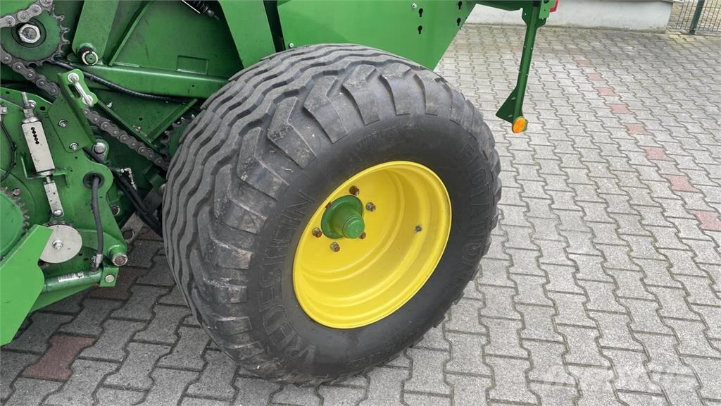 John Deere RUNDBALLENPRESSE F441R Masina de balotat cilindric