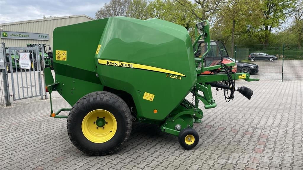 John Deere RUNDBALLENPRESSE F441R Masina de balotat cilindric