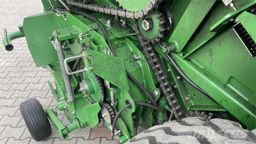 John Deere RUNDBALLENPRESSE F441R Masina de balotat cilindric