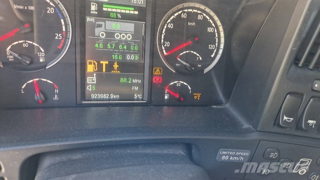 Scania R730 8x4*4 Kokvedēji