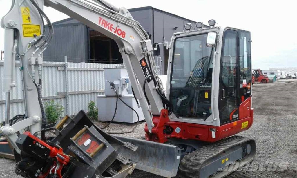 Takeuchi TB240 *UTHYRES / FOR RENT* Miniescavatori