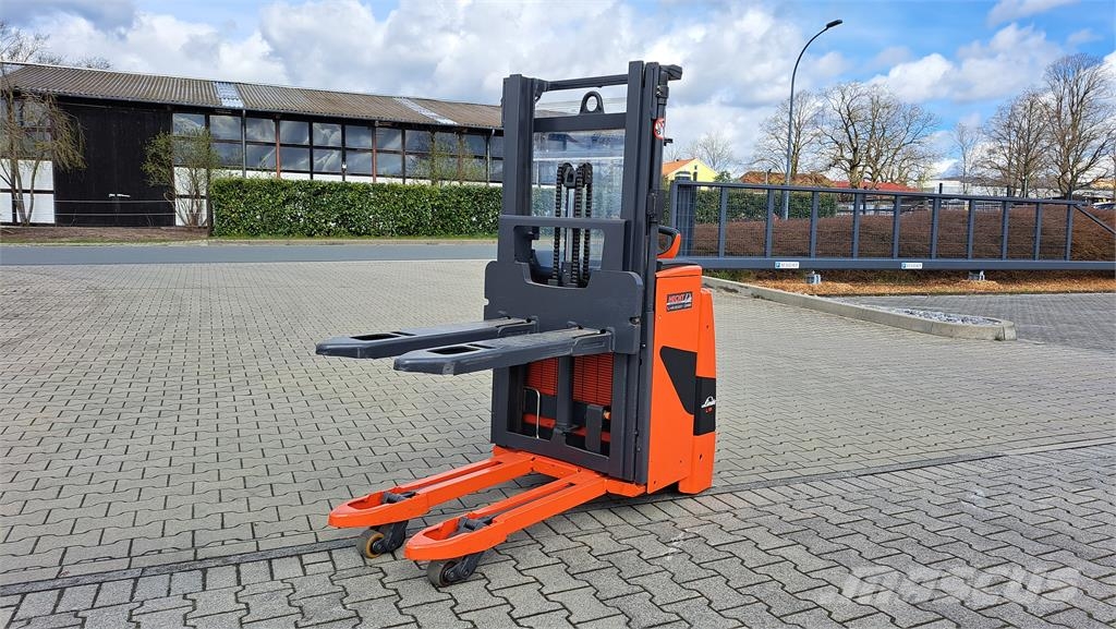 Linde L16i Stāvot vadāmie palešu krautņotāji
