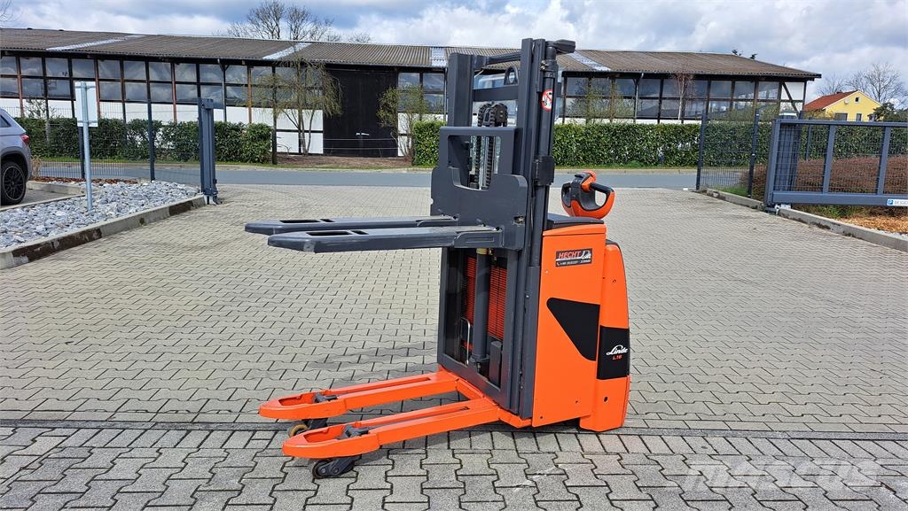 Linde L16i Самохідні електроштабелери