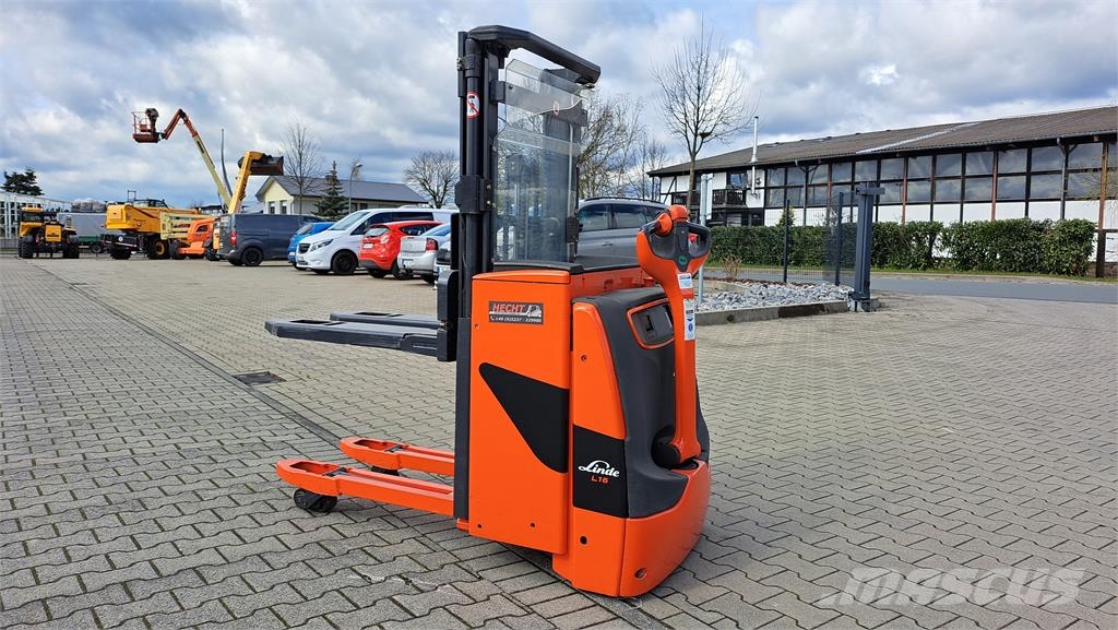 Linde L16i Самохідні електроштабелери