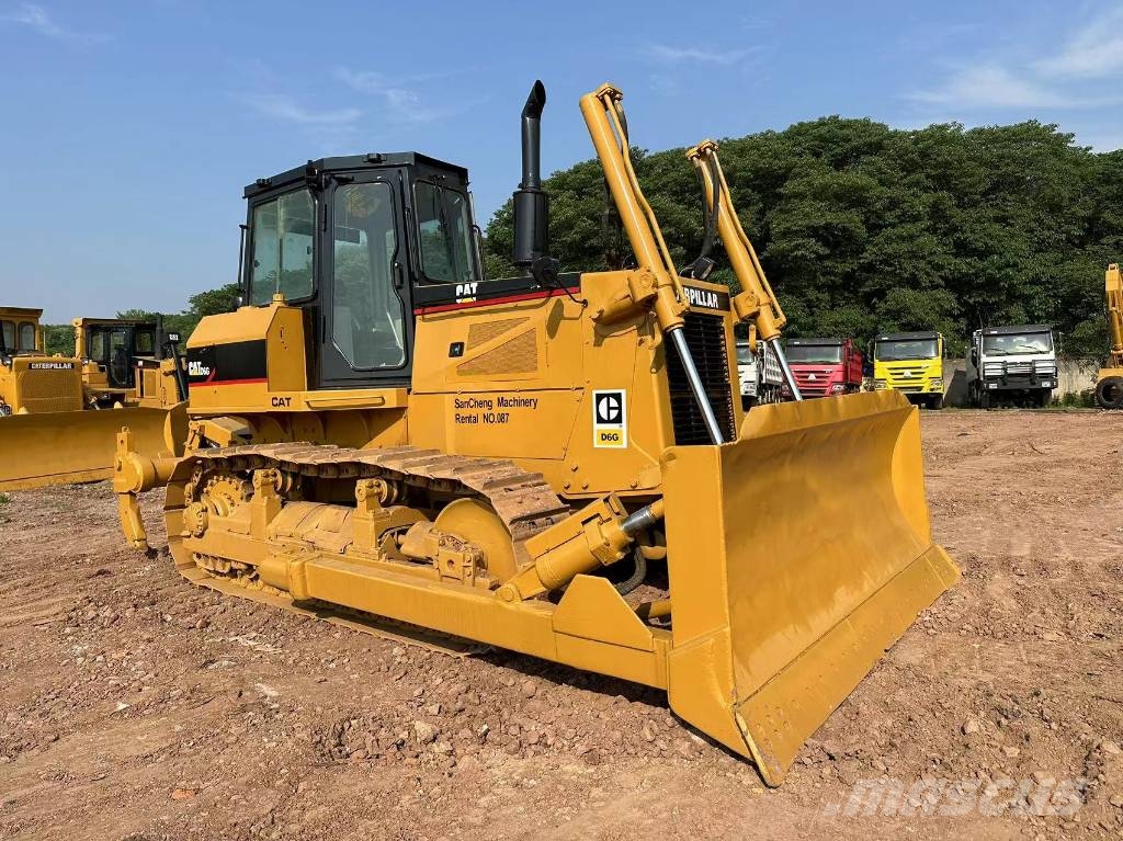 CAT D 6 G بلدوزرات مجنزرة