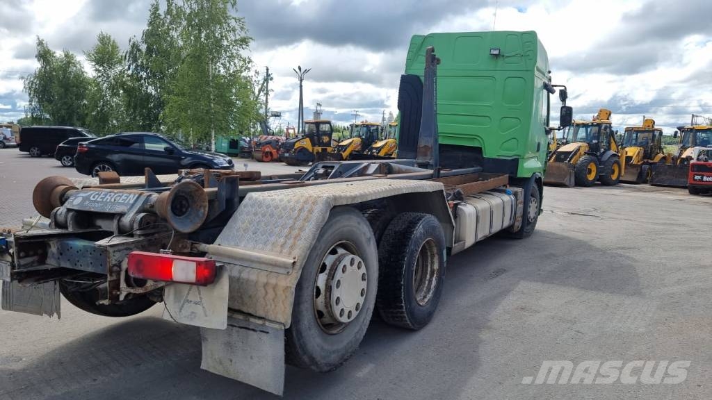 Renault Midlum 6X2 Camiones con caja de remolque