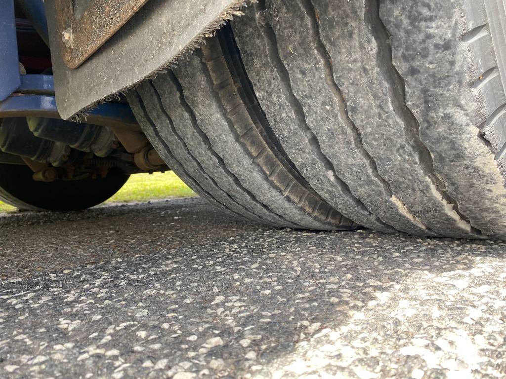 Kässbohrer SLA-R4 maskintrailer med udtræk og hjulbrønde Semi-reboques de caixa aberta/dropside