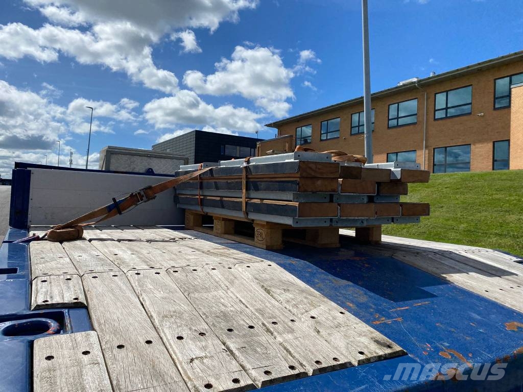 Kässbohrer SLA-R4 maskintrailer med udtræk og hjulbrønde Semi-reboques de caixa aberta/dropside
