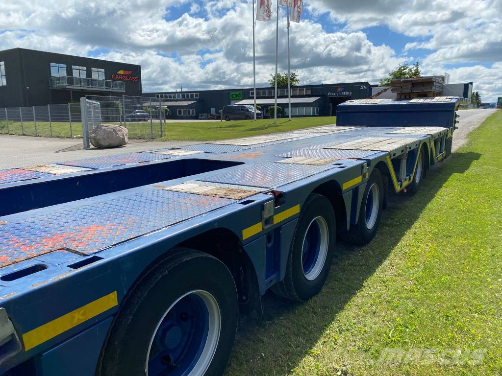 Kässbohrer SLA-R4 maskintrailer med udtræk og hjulbrønde Semi-reboques de caixa aberta/dropside