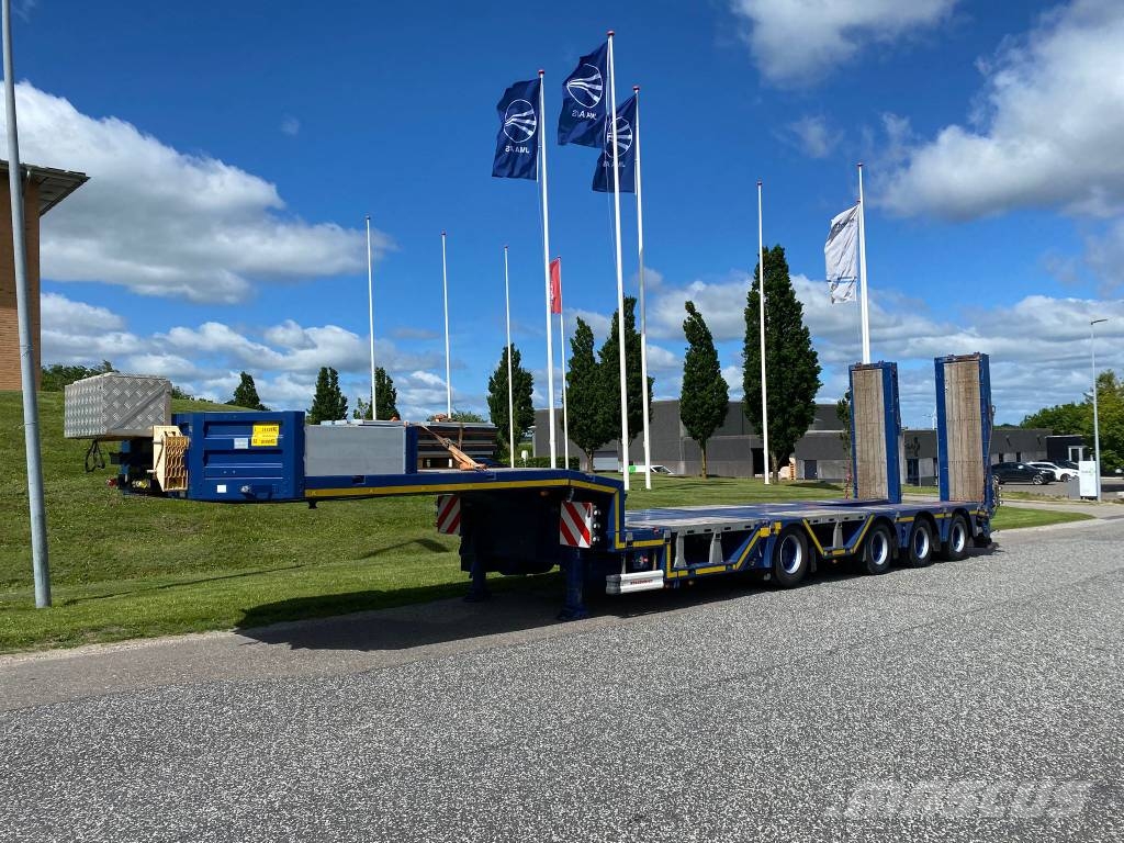 Kässbohrer SLA-R4 maskintrailer med udtræk og hjulbrønde Semi-reboques de caixa aberta/dropside