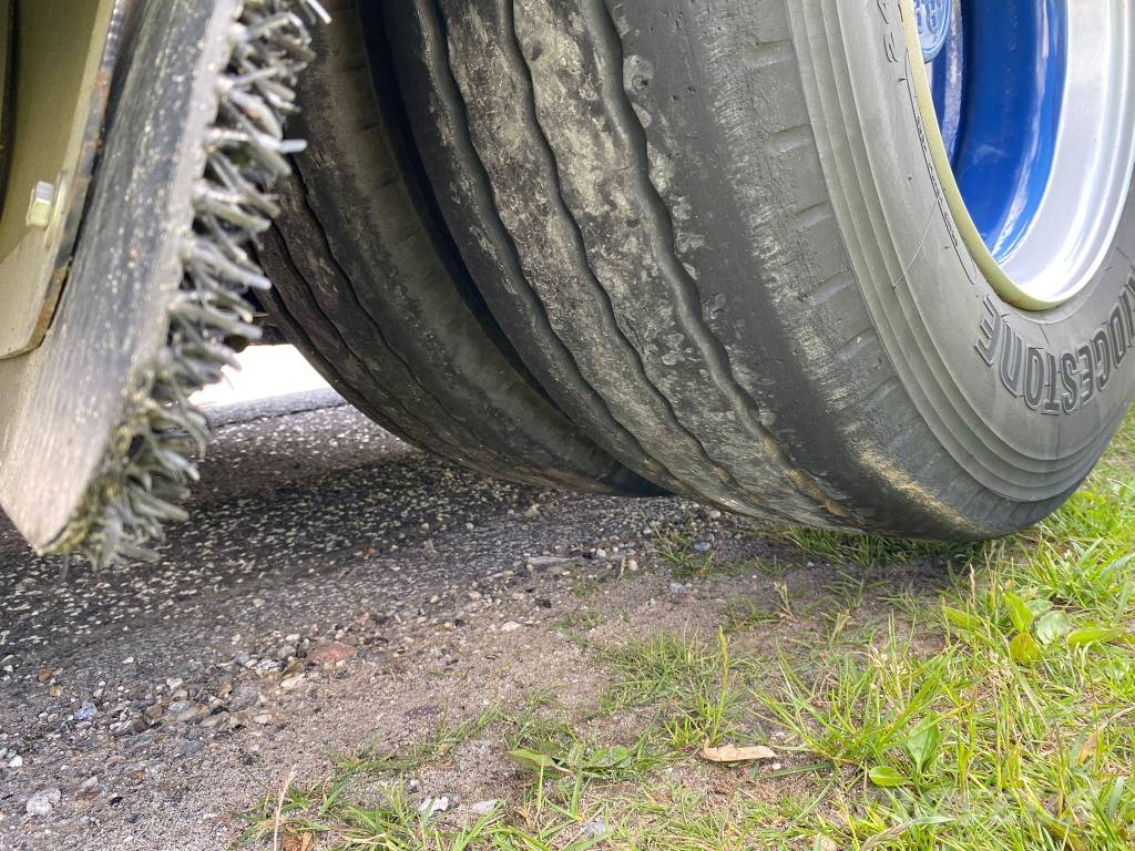 Kässbohrer SLA-R4 maskintrailer med udtræk og hjulbrønde Semi-reboques de caixa aberta/dropside