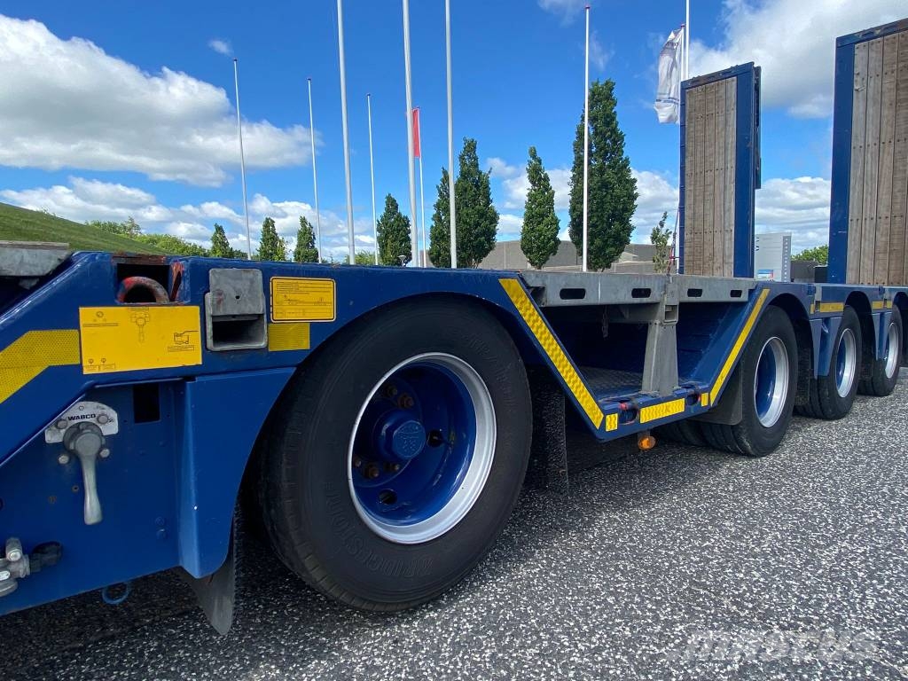 Kässbohrer SLA-R4 maskintrailer med udtræk og hjulbrønde Semi-reboques de caixa aberta/dropside