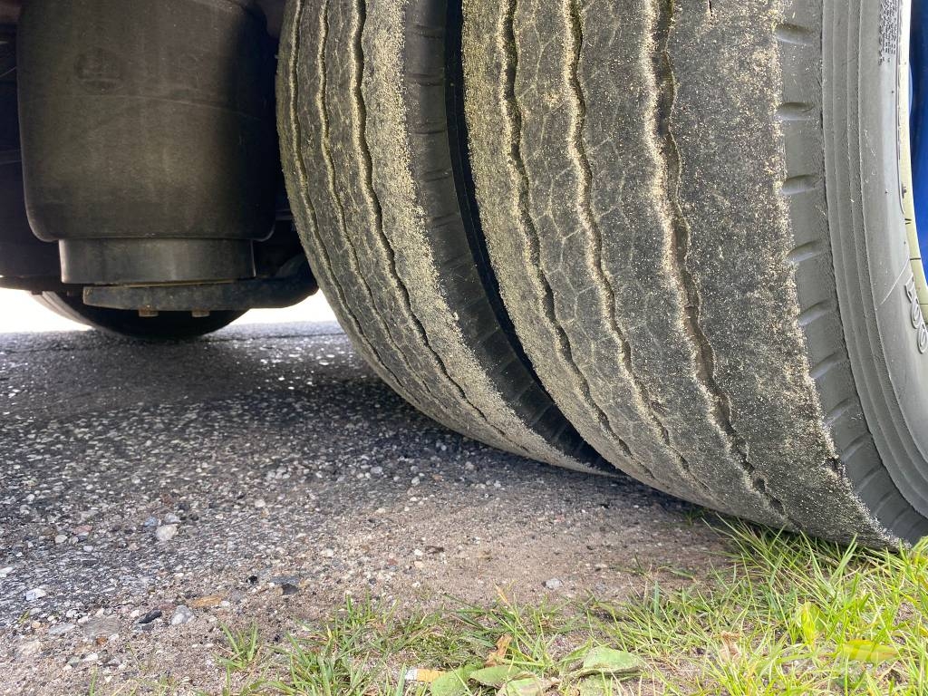 Kässbohrer SLA-R4 maskintrailer med udtræk og hjulbrønde Semi-reboques de caixa aberta/dropside
