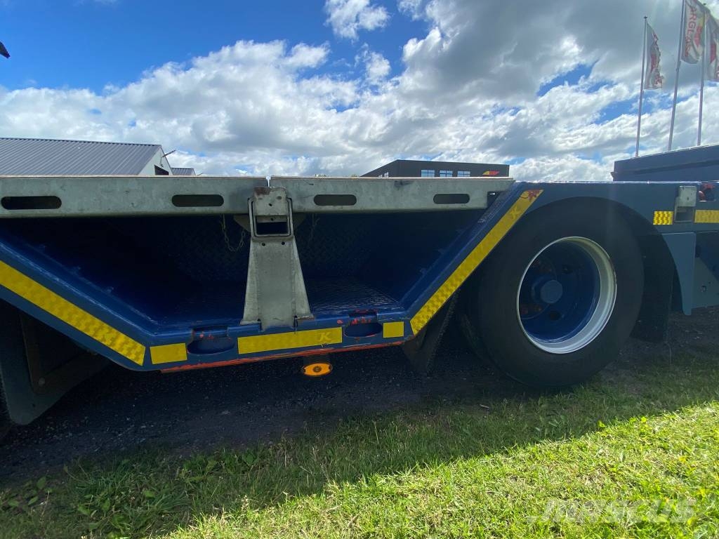 Kässbohrer SLA-R4 maskintrailer med udtræk og hjulbrønde Semi-reboques de caixa aberta/dropside