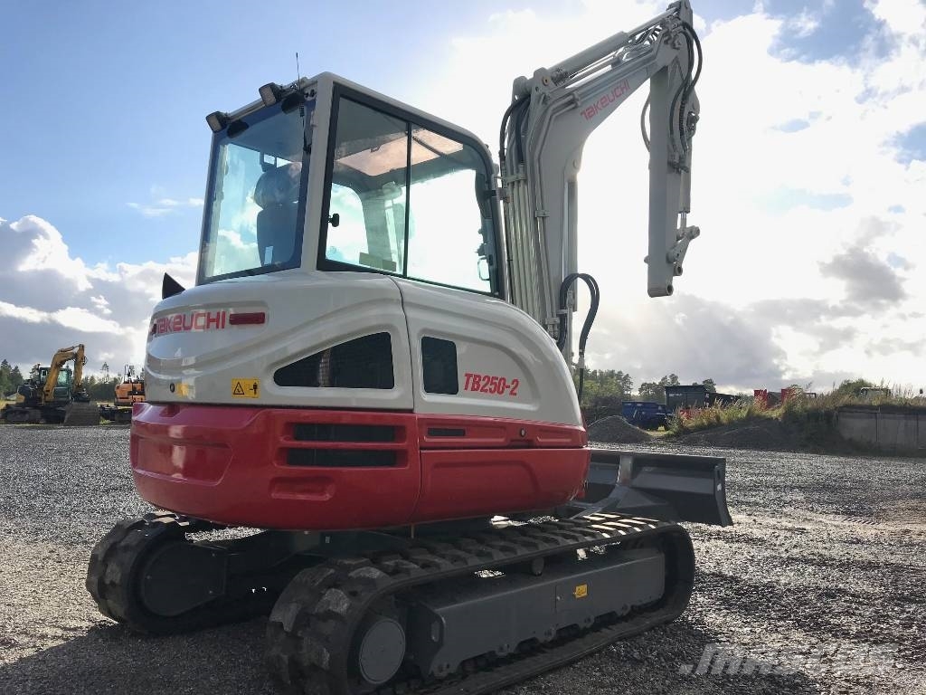 Takeuchi TB250-2 Mini bageri < 7t