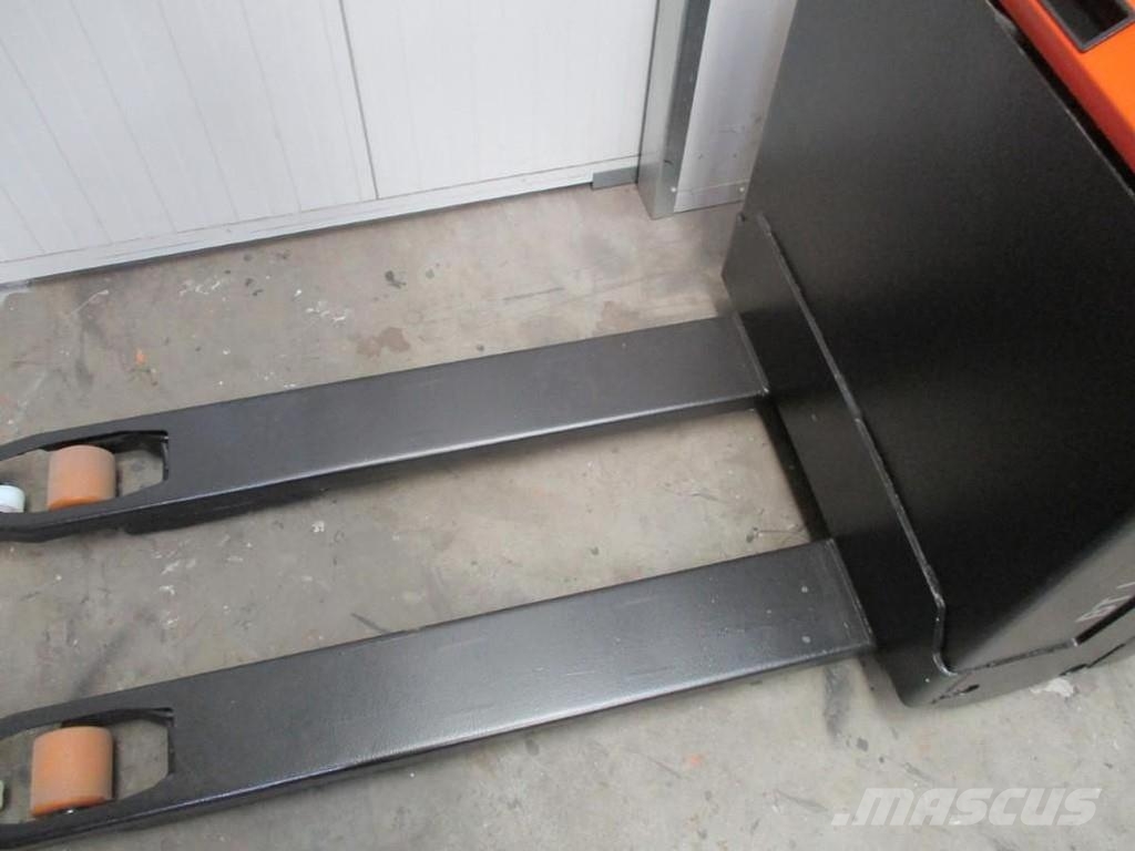 BT LWE140 Штабелери