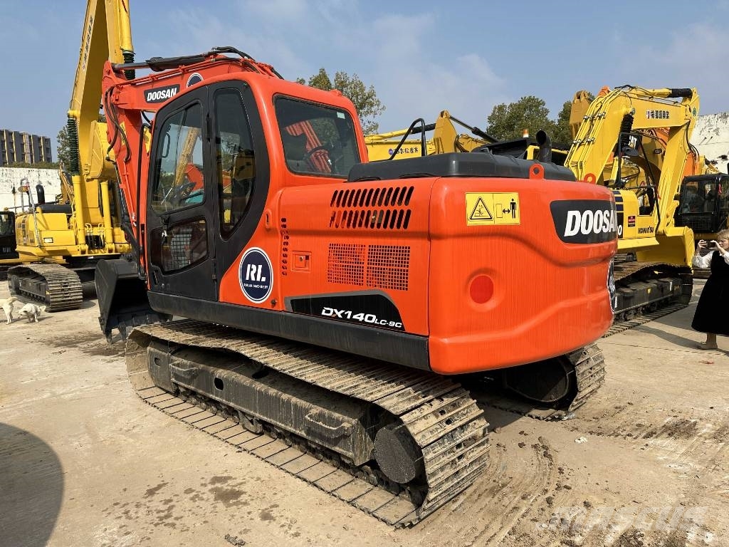 Doosan DX140LC-9C حفارات زحافة